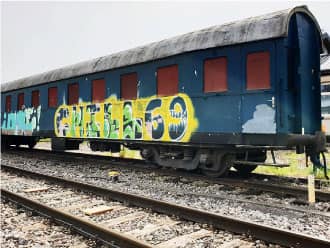 Pétange : un ancien wagon pour voyageurs des chemins de fer immobilisé au Fond-de-Gras à Pétange